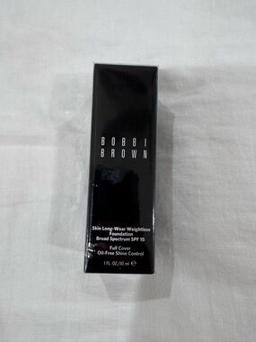 NWT Bobbi Brown Skin Long-Wear Weightless Foundation
